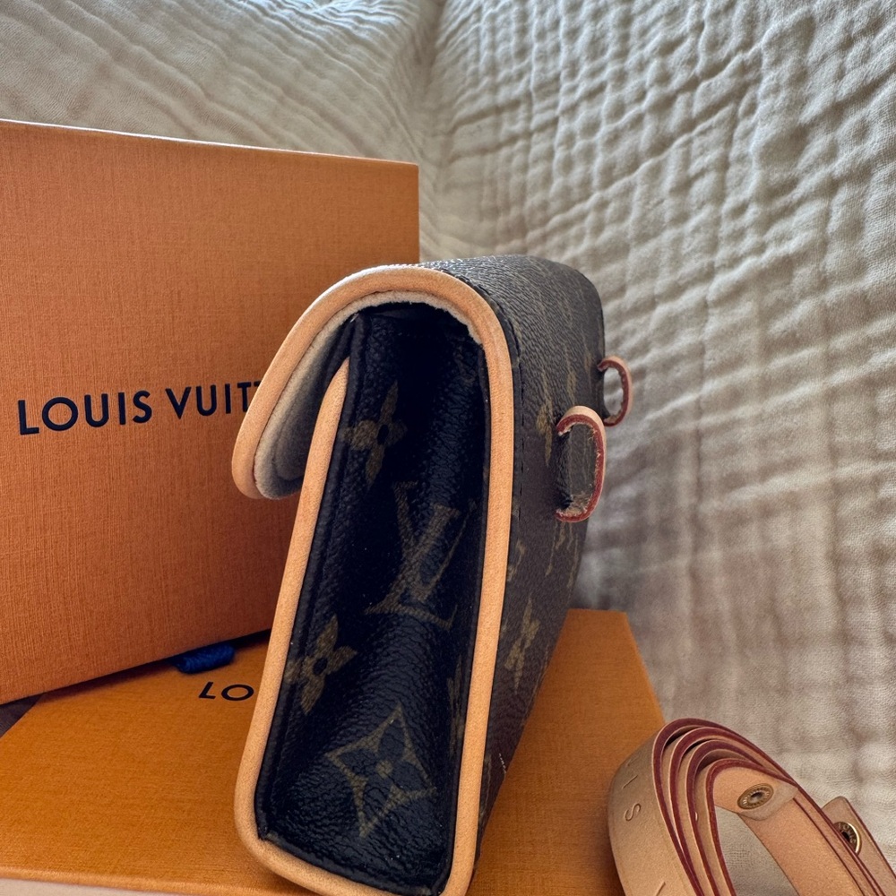 Louis Vuitton Dark Monogram Canvas Pouch - Picture 4 of 9